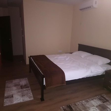 Hostel Prenociste Hrast Paraćin Zewnętrze zdjęcie