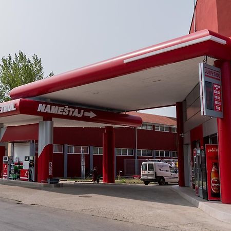 Hostel Prenociste Hrast Paraćin Zewnętrze zdjęcie