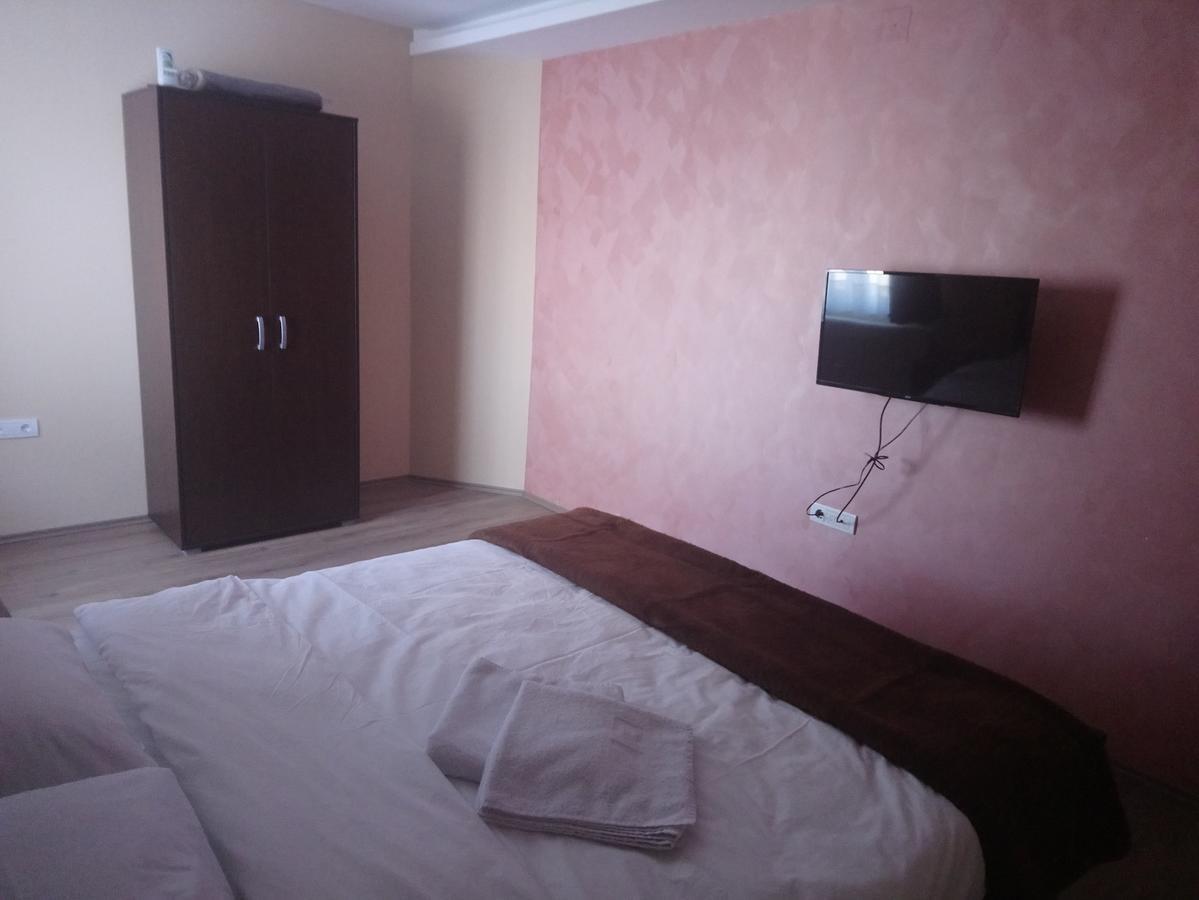 Hostel Prenociste Hrast Paraćin Zewnętrze zdjęcie