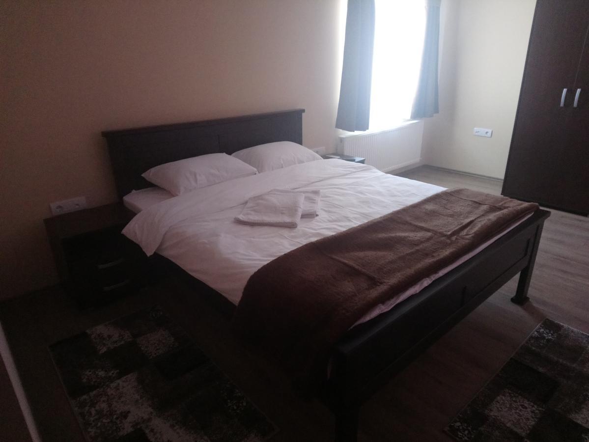 Hostel Prenociste Hrast Paraćin Zewnętrze zdjęcie