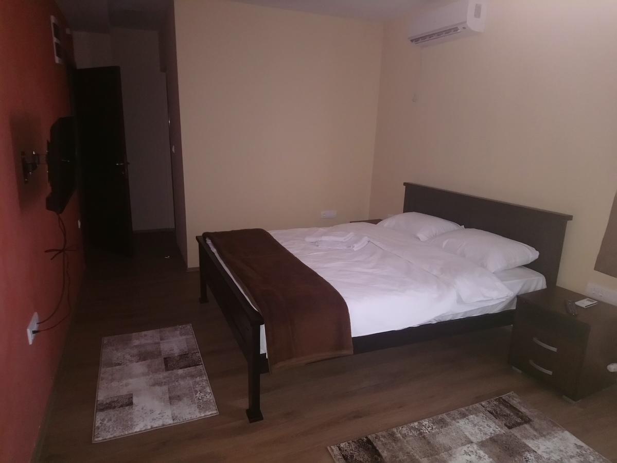 Hostel Prenociste Hrast Paraćin Zewnętrze zdjęcie