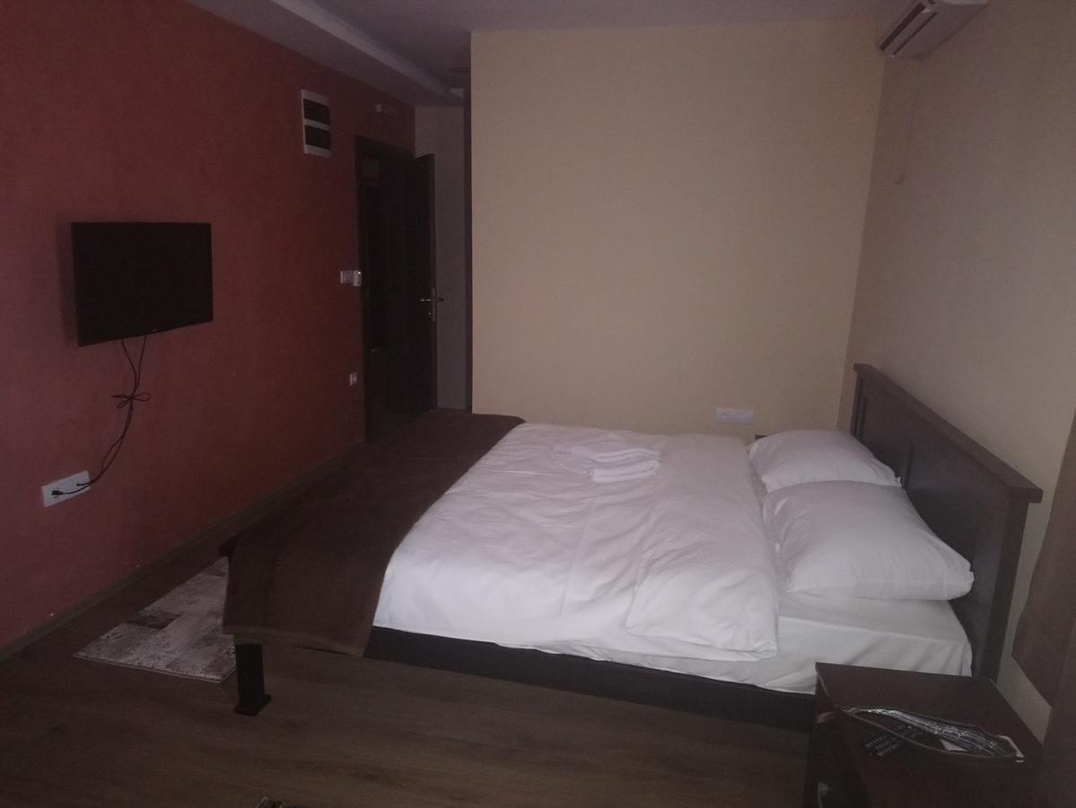 Hostel Prenociste Hrast Paraćin Zewnętrze zdjęcie