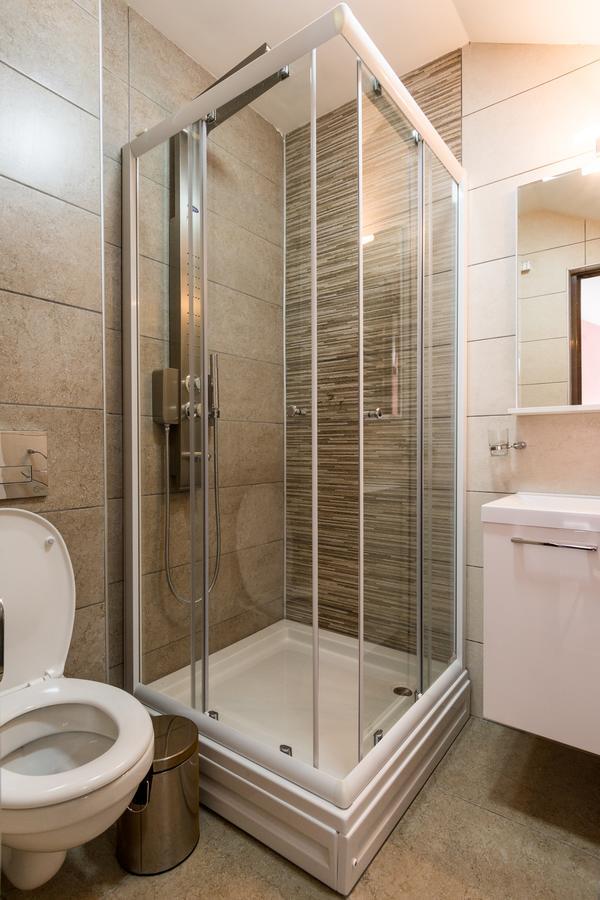 Hostel Prenociste Hrast Paraćin Zewnętrze zdjęcie