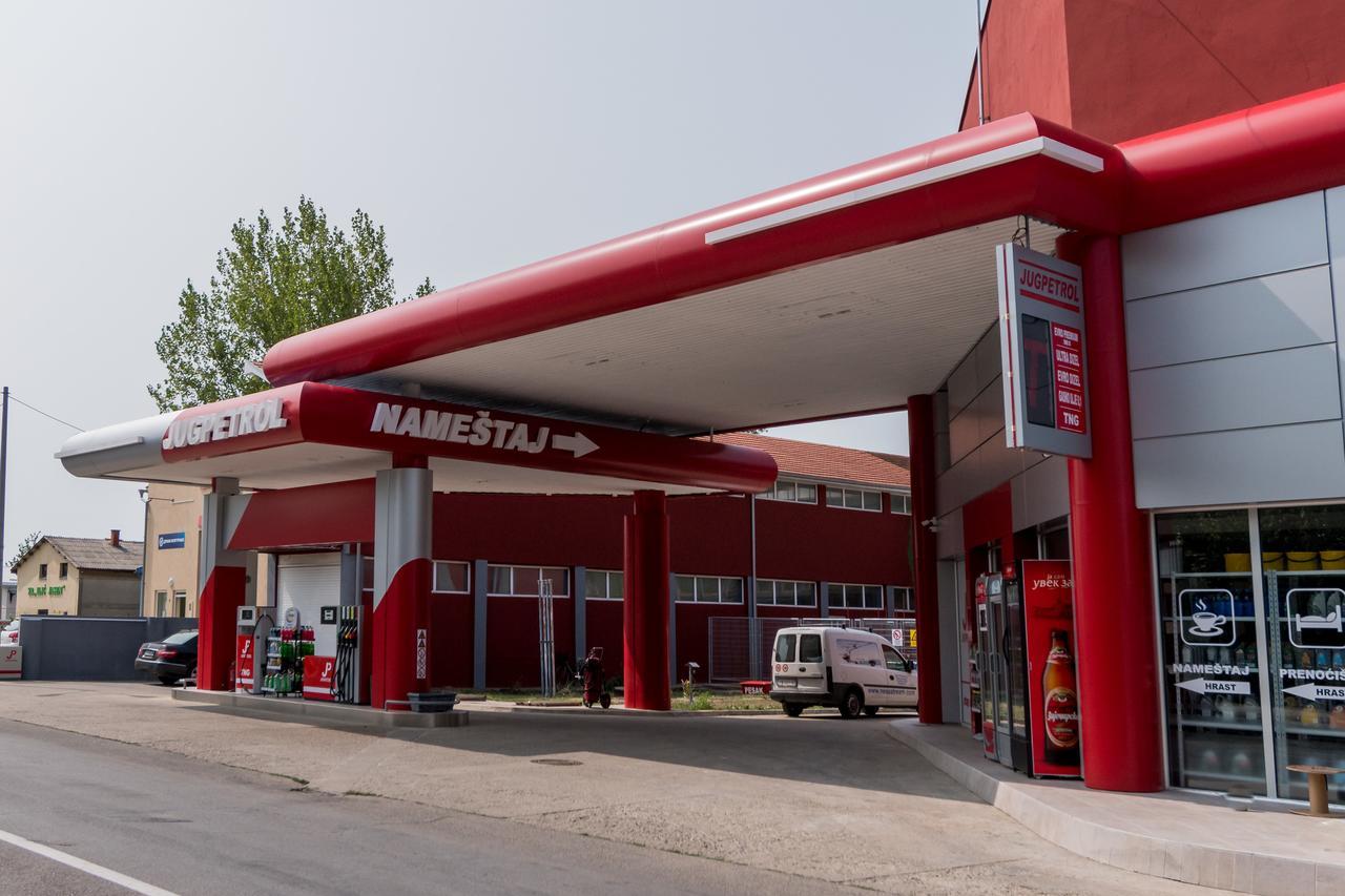 Hostel Prenociste Hrast Paraćin Zewnętrze zdjęcie